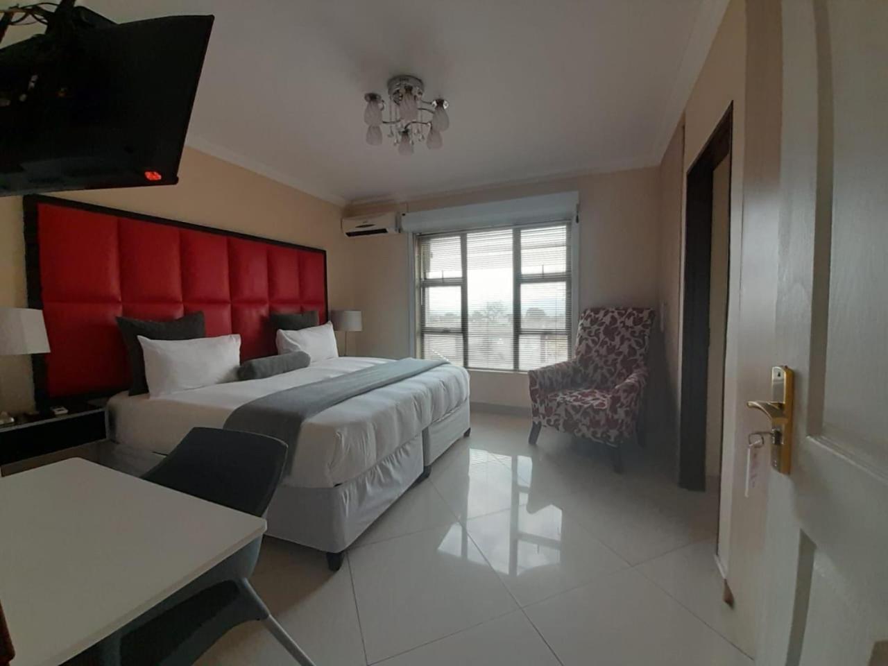 Dineo'S Lodge And Spa Бургерсфорт Экстерьер фото